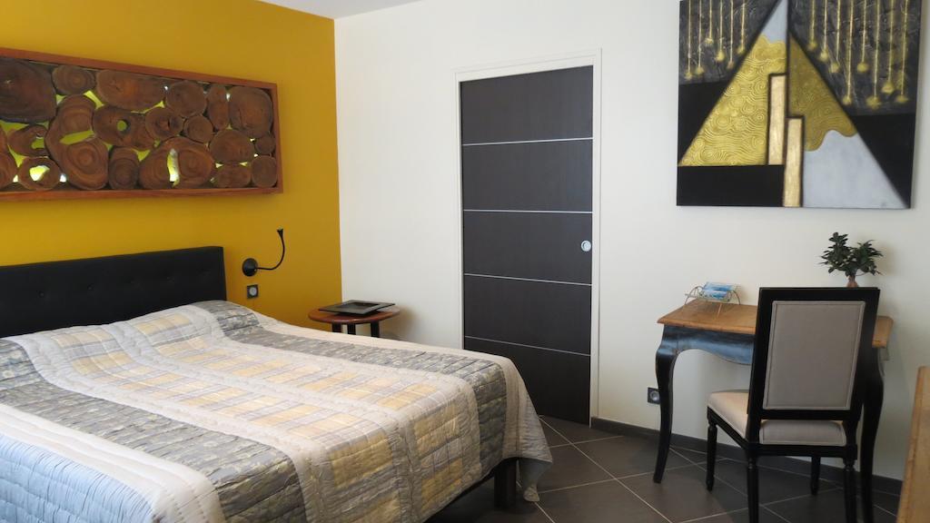Sainte-Croix  Logis Hotel Restaurant Chez Nous חדר תמונה