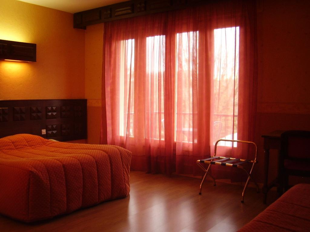 Sainte-Croix  Logis Hotel Restaurant Chez Nous חדר תמונה